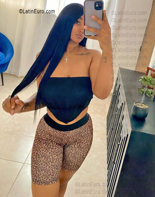 Date this happy Dominican Republic girl Debie from Santiago DO56026