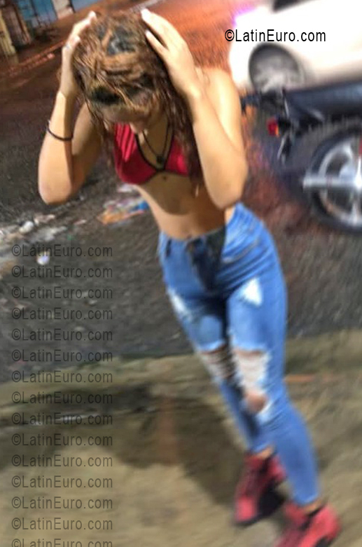 Date this nice looking Dominican Republic girl La from Santo Domingo DO56035