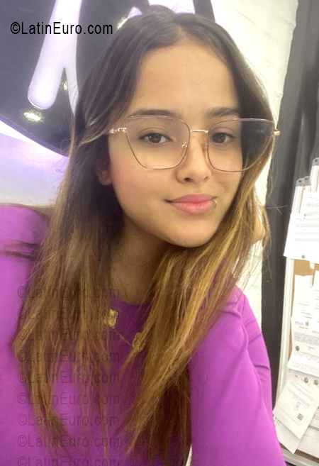 Date this attractive Venezuela girl Arianna from Zulia VE5413