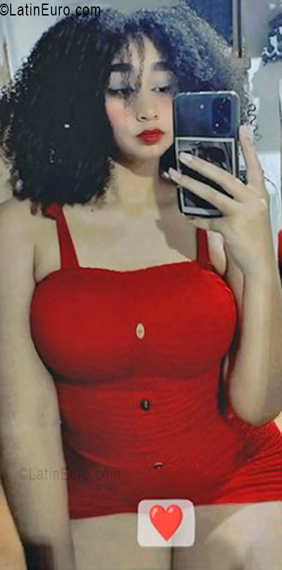 Date this voluptuous Venezuela girl Yuli from Caracas VE5423