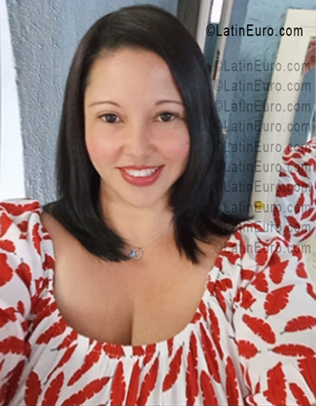 Date this voluptuous Panama girl Rosario from Panama PA1427