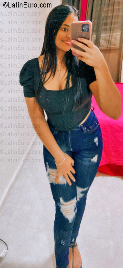 Date this lovely Dominican Republic girl Vitaly from Moca DO56085