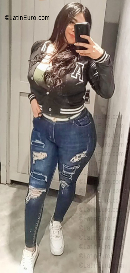 Date this pretty Venezuela girl Sthefania from Valencia VE5427