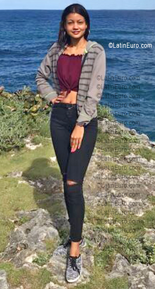 Date this young Dominican Republic girl Lisai from Nagua DO56790