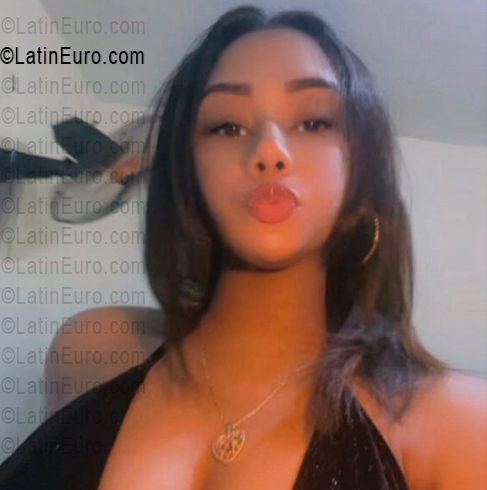 Date this voluptuous Dominican Republic girl Kpook from Santo Domingo DO56137