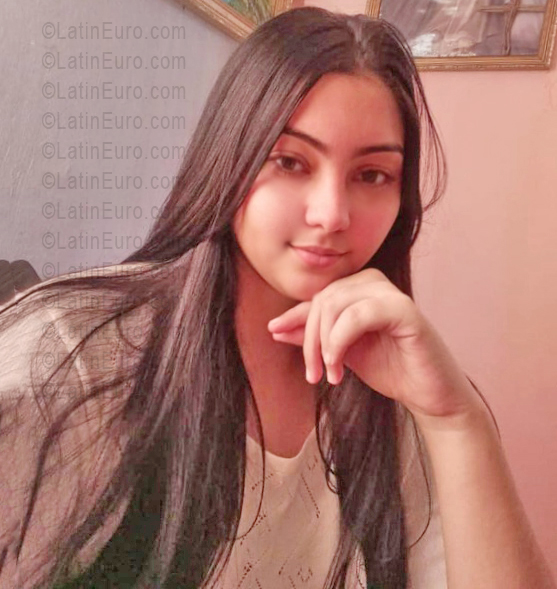 Date this nice looking Venezuela girl Jory from Coro VE5455