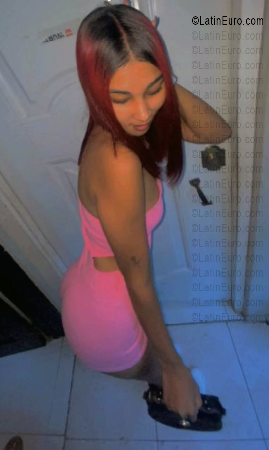 Date this good-looking Dominican Republic girl Letizia from Santo Domingo DO56172