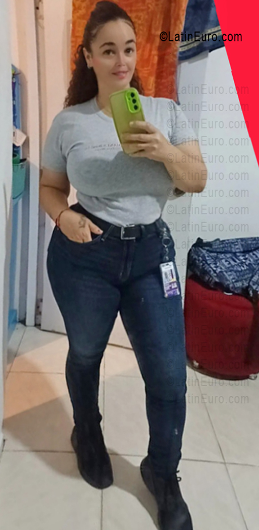 Date this stunning Dominican Republic girl Loyda from Monsenor Nouel DO56187