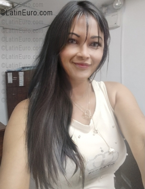Date this lovely Venezuela girl Mar from Caracas VE5509