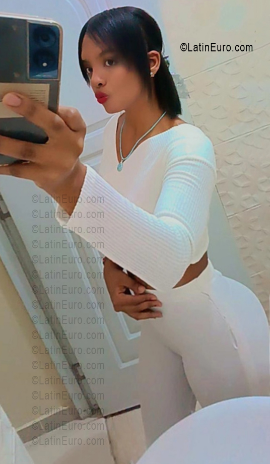 Date this exotic Dominican Republic girl Malin from Santo Domingo DO56211