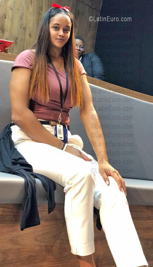 Date this happy Colombia girl Grace from Cali CO33685