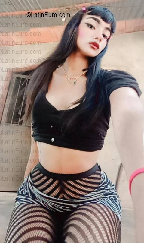 Date this pretty Venezuela girl Skarlett from La Victoria VE5584