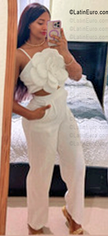 Date this attractive Dominican Republic girl Karina from La Romana DO56301