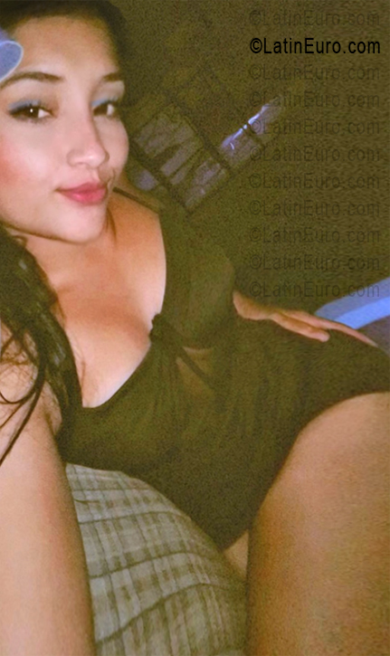 Date this georgeous Venezuela girl Emely from Maturin VE5596