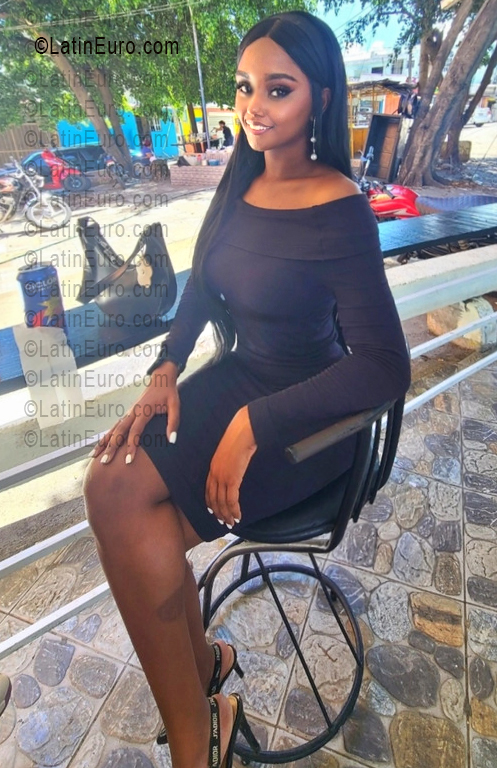 Date this nice looking Dominican Republic girl Miss from Santo Domingo DO56331