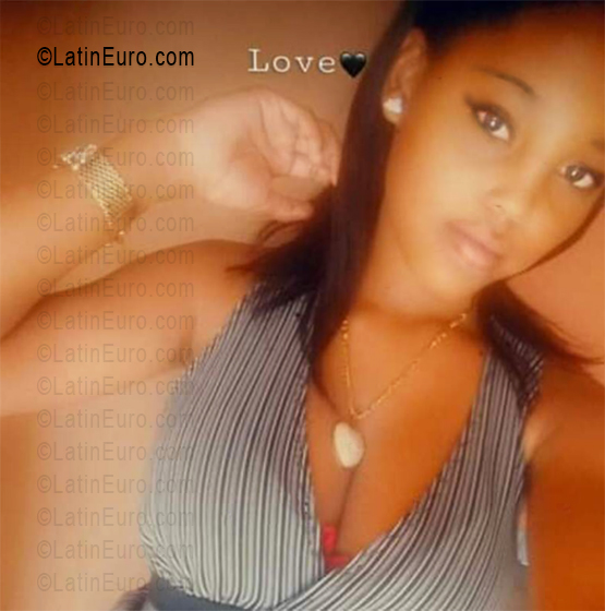 Date this pretty Dominican Republic girl Vale from Higuey DO56335
