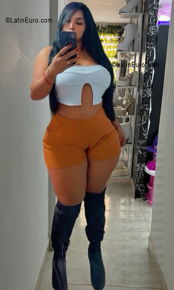 Date this stunning Colombia girl Jhoana from Medellin CO33722
