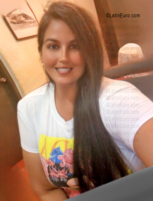 Date this fun Venezuela girl Mariana from Venezuela VE5647