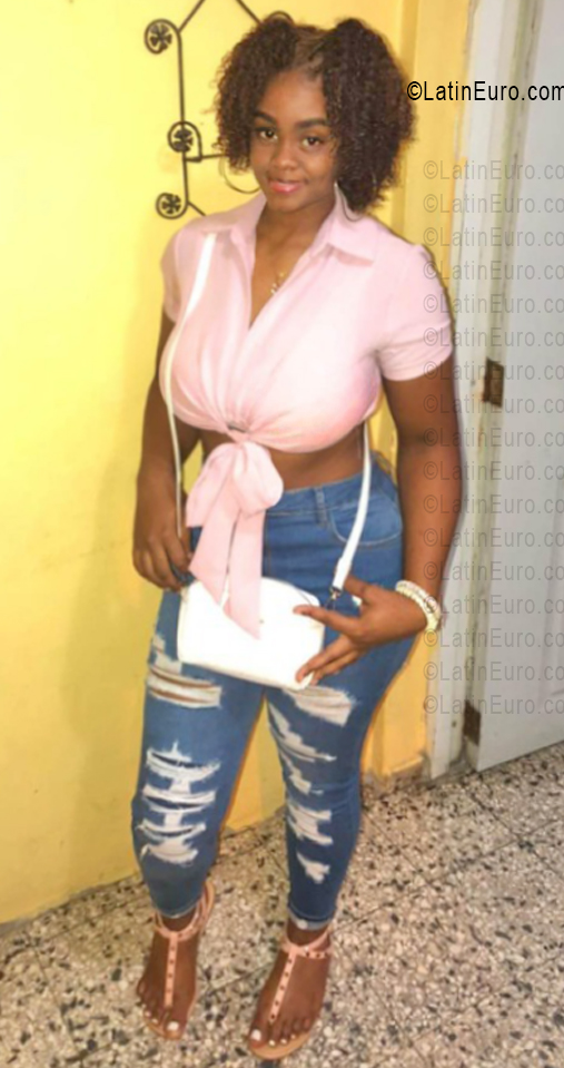 Date this funny Dominican Republic girl Coraima from Santo Domingo DO56358