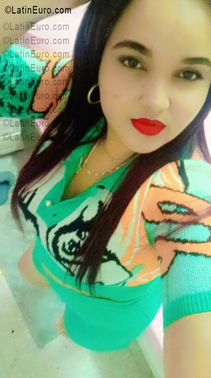 Date this stunning Dominican Republic girl Isamar from Santiago DO56361