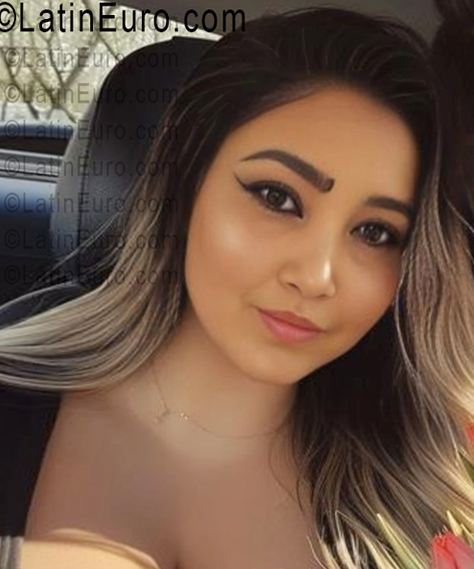 Date this sultry Colombia girl Jeniret from Bogota CO33729