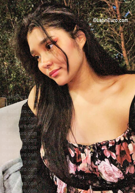 Date this georgeous Ecuador girl Nicol from Quito EC1139