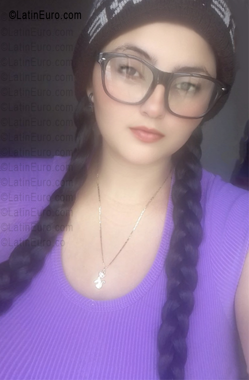 Date this georgeous Colombia girl Gevashi from Bogota CO33741