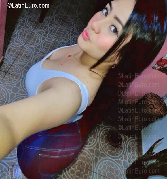 Date this attractive Venezuela girl Yosmar from Caracas VE5686