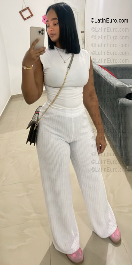 Date this pretty Dominican Republic girl Nicole from San Juan DO56452