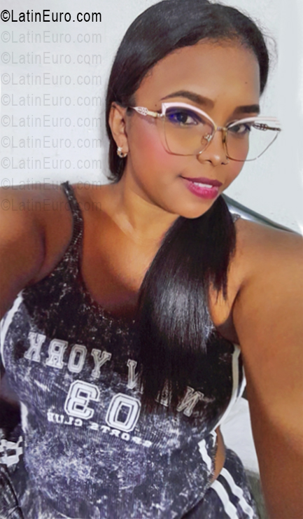Date this charming Venezuela girl Yuri from Aragua VE5696