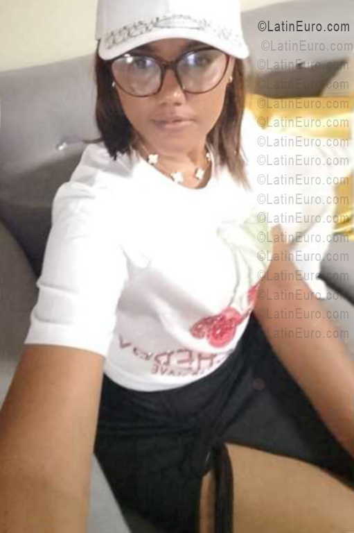 Date this sultry Dominican Republic girl Mary from Santo Domingo DO56469
