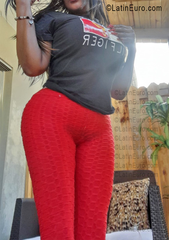 Date this foxy Dominican Republic girl Catalina from Santo Domingo DO56509