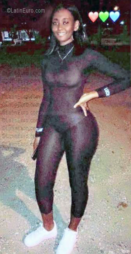 Date this passionate Dominican Republic girl Yolanda from Santo Domingo DO56600