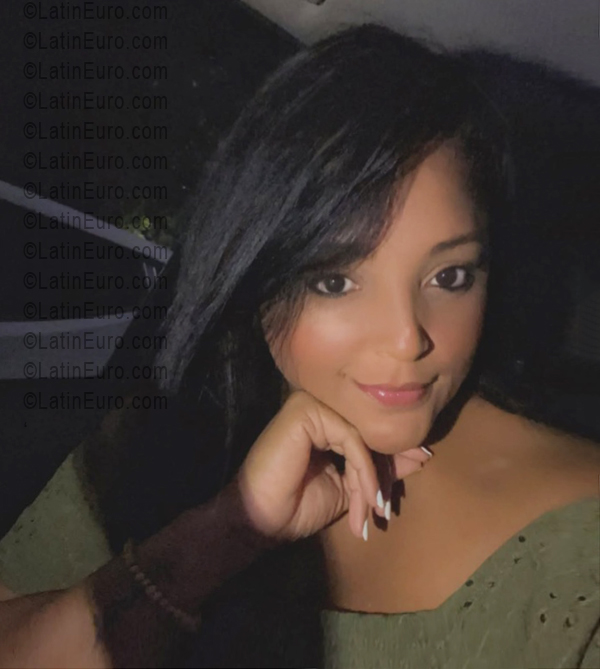 Date this charming Dominican Republic girl Yinet from Santo Domingo DO56607