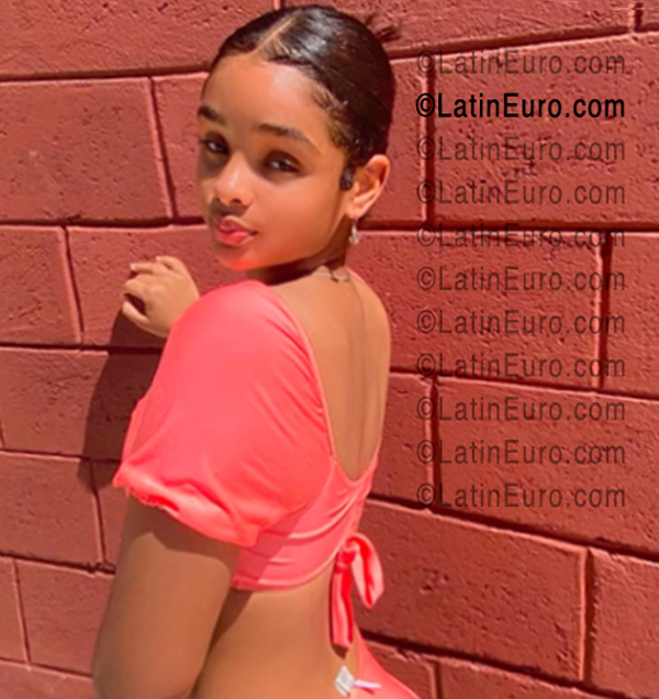 Date this pretty Dominican Republic girl Aleysha from Santiago DO56645