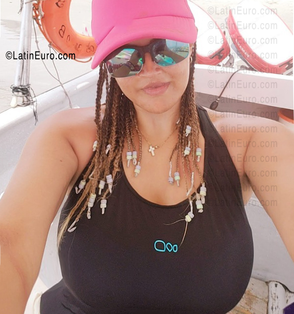 Date this foxy Colombia girl Jimena from Bogota CO33776