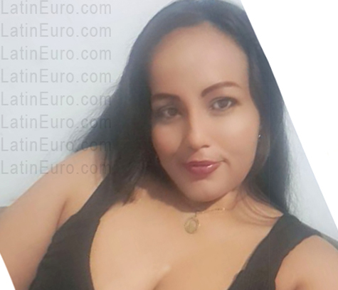 Date this athletic Colombia girl Sandra from Cali CO33781