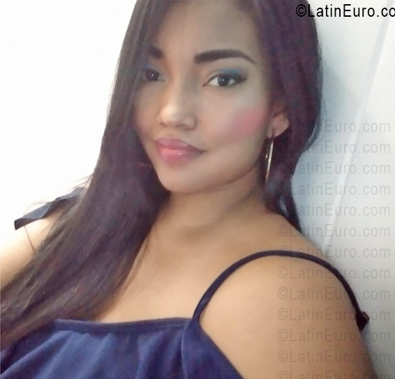 Date this cute Colombia girl Desireth from Sabaneta CO33782