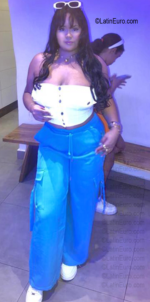 Date this pretty Dominican Republic girl Sashy from Santo Domingo DO56674