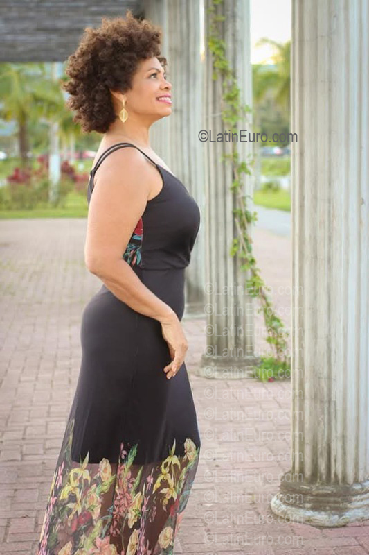 Date this cute Brazil girl Maria from Maringa BR12426