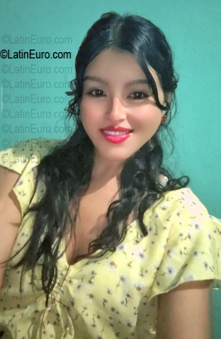Date this sensual Honduras girl Evelin from San Pedro Sula HN3010