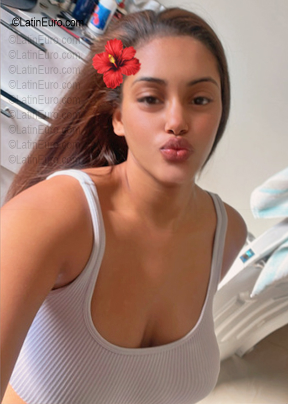 Date this charming Dominican Republic girl Maria from Santo Domingo DO56724
