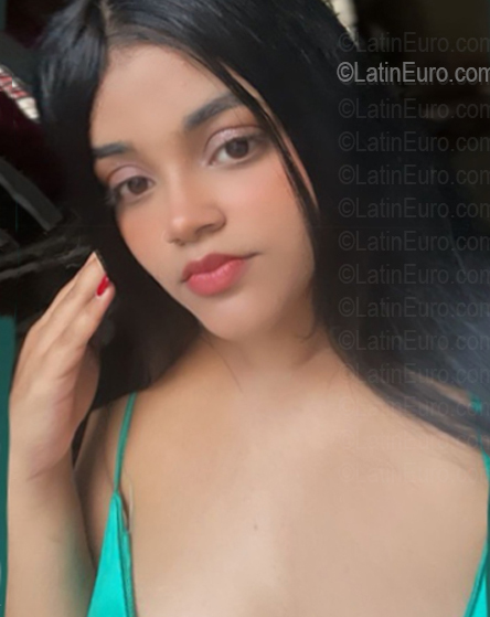 Date this sultry Dominican Republic girl Dairiany from Tenares DO56744