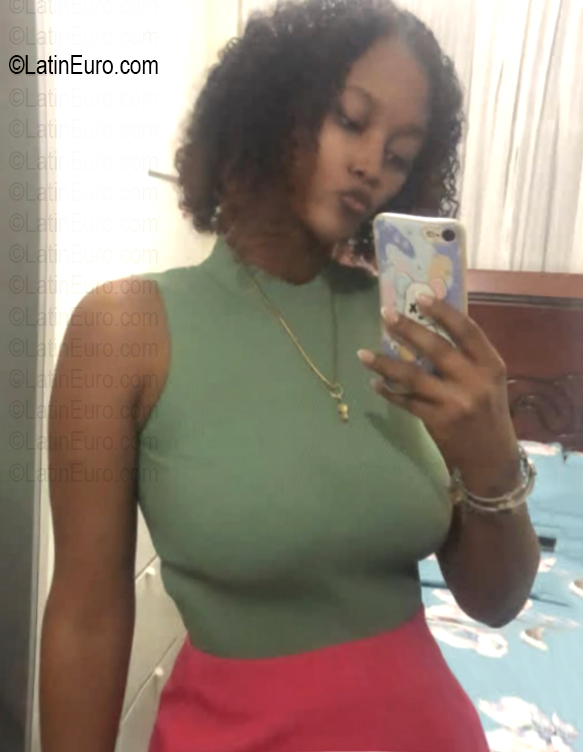 Date this passionate Dominican Republic girl Laura Mara from Santo Domingo DO56746