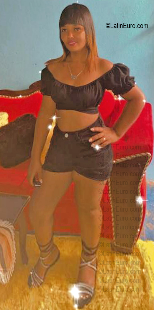 Date this hot Dominican Republic girl Delia from Santo Domingo DO56754