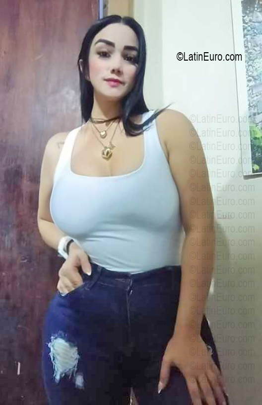 Date this charming Venezuela girl Honey from Maracaibo VE5727