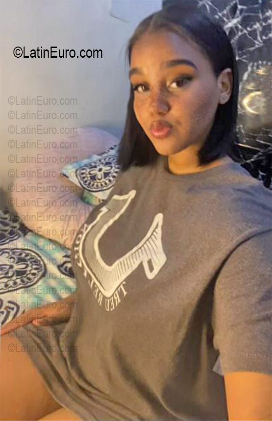 Date this nice looking Dominican Republic girl Ashley from Santo Domingo DO56766