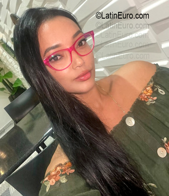 Date this attractive Dominican Republic girl Katherine from Santiago DO56769