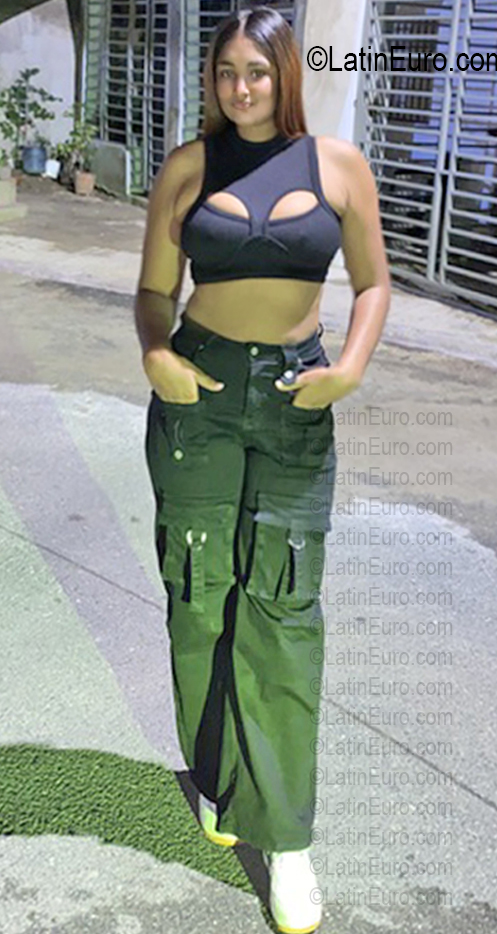 Date this hard body Dominican Republic girl Sanairy from Santo Domingo DO56792