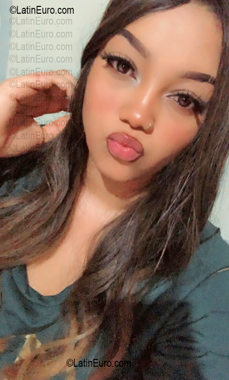 Date this happy Dominican Republic girl Samanta Paola from Santo Domingo DO56844